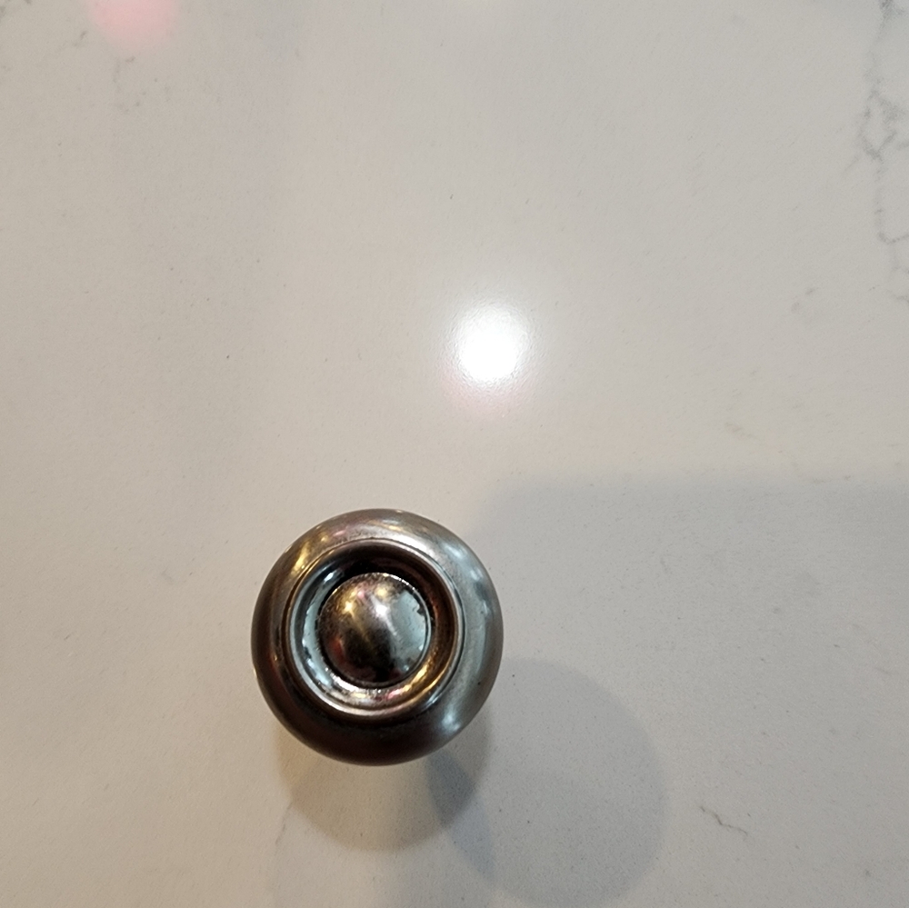 38 satin nickel door/cabinet knobs